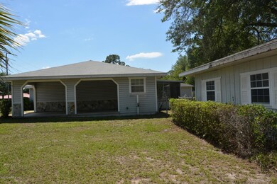03) Carport