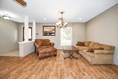 10108 Woodhollow Dr, Conroe, TX 77385 - photo 6