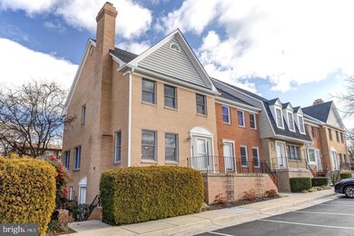 217B Locust St SE unit A, Vienna, VA 22180 - photo 2