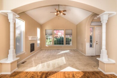 2673 SW Salmon Ave, Redmond, OR 97756 - photo 4