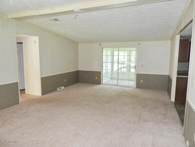 14 LIVINGROOM