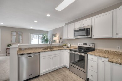 25 Bennett St unit 25, Nashua, NH 03064 - photo 2