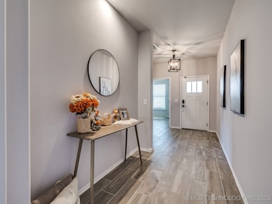 2010 W Fredericksburg Ct, Broken Arrow, OK 74011 - photo 3