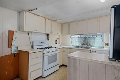 10 - Kitchen