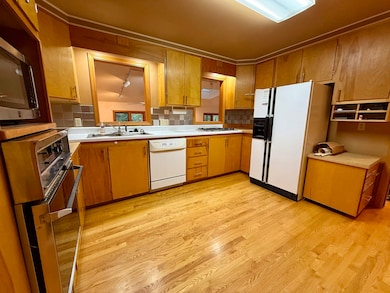 2221 Pinehurst Ct, Midland, MI 48640 - photo 6