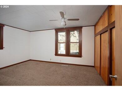 913 E 8th St, the Dalles, OR 97058 - photo 7