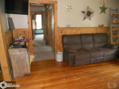 718 S 4th Ave E, Newton, IA 50208 - photo 5