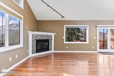 04-Living Room_MAX3679