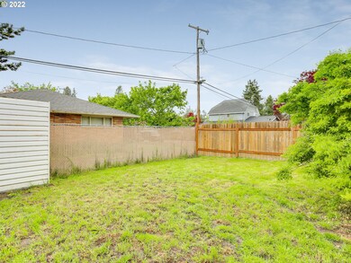 1014 E 5th St, Newberg, OR 97132 - photo 7
