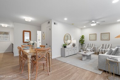 Living Room/Dining