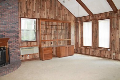 vaulted ceiling for a more spacious feel