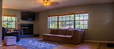 1820 STANFORD JACKSONVILLE FL 32210 LIVI