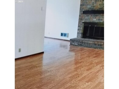 830 Janus St, Springfield, OR 97477 - photo 5