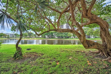 2311 S Cypress Bend Dr unit 316B, Pompano Beach, FL 33069 - photo 4