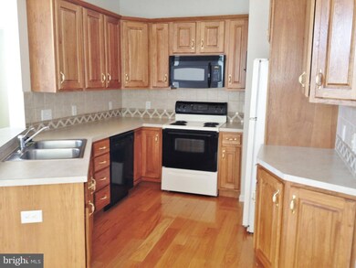 890 Walnut St, New Holland, PA 17557 - photo 3