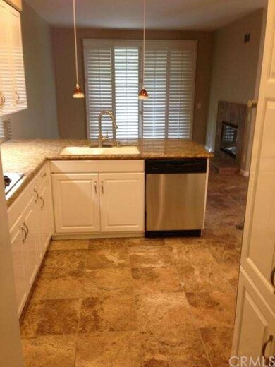 Easy maintenance flooring w/ upgraded appliances, 