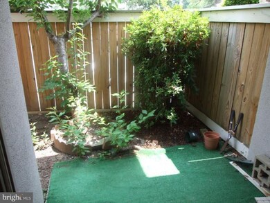 5758A Village Green Dr unit 9/575, Alexandria, VA 22309 - photo 7