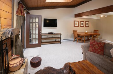 2560_kinnickinnick_unit_1_living_4