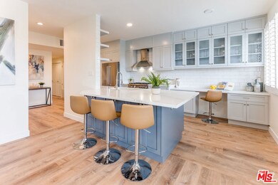 Chef's Kitchen with Breakfast Bar