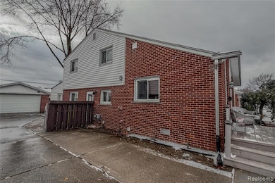 17858 Summer Ln S, Fraser, MI 48026 - photo 2