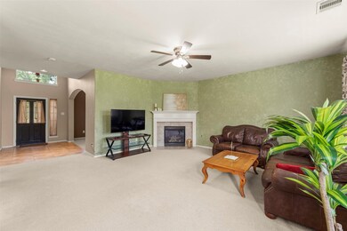Spacious Flowing and Open Floor Plan with Tiled En