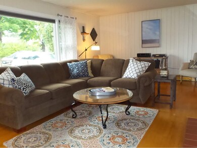 29 Pleasant St, Essex Junction, VT 05452 - photo 2