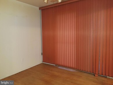 9232 Rolling View Dr, Lanham, MD 20706 - photo 3