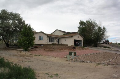 2 CAR GARAGE FRONT PATIO