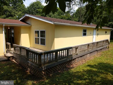 1525 Palm Springs Dr, Chambersburg, PA 17202 - photo 2