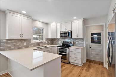 20-1674 Rosewood St-20