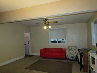 Living Room. Front of House Living room 10X13