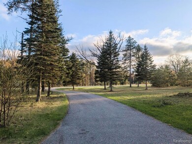Main House Driveway to Street