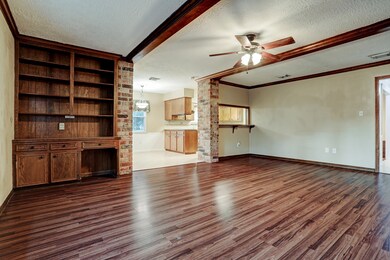 354 W Castle Harbour Dr, Friendswood, TX 77546 - photo 5