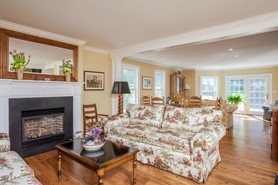 007-Living_Room-909226-mls