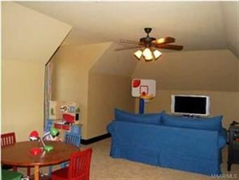 bonus room/ play room/extra bedroom