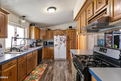 5816 133rd Ave NW, Williston, ND 58801 - photo 6