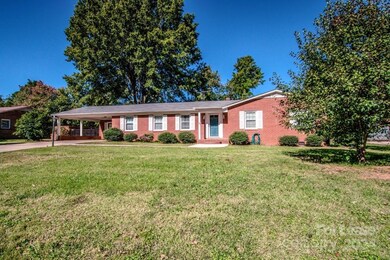 817 Woods Dr, Statesville, NC 28677 - photo 6