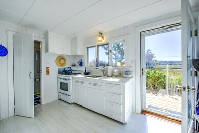 16 Pierce Ave, Oak Bluffs, MA 02557 - photo 5