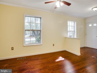 8908 Shamrock Ct, Springfield, VA 22152 - photo 4