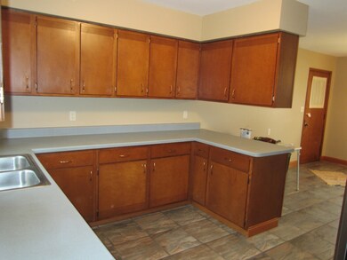 1431 S 17th St, Grand Forks, ND 58201 - photo 6