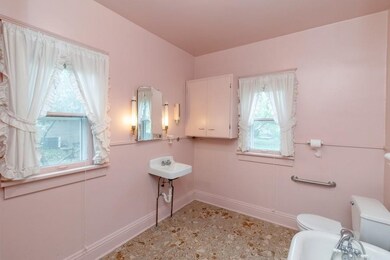 815 N 4th Ave E, Newton, IA 50208 - photo 5