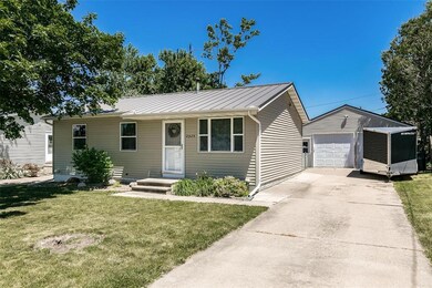 2325 Lori Dr SW, Cedar Rapids, IA 52404 - photo 2
