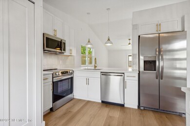9-web-or-mls-8_426 Aquatic Dr
