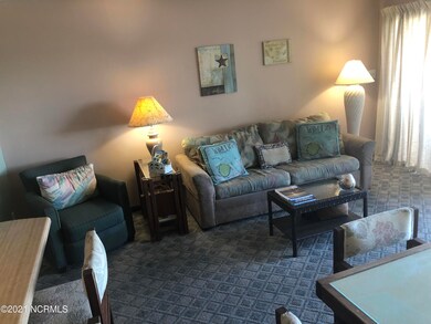 1311 Lake Park Blvd. S Apt 32B living ro