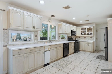 703 Stewart St, Ridgefield, NJ 07657 - photo 6