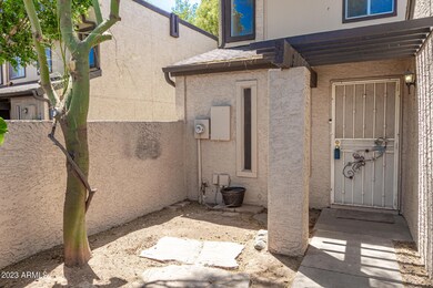 2208 front courtyard