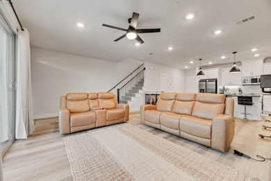 2610 La Cala Dr, Grand Prairie, TX 75054 - photo 4