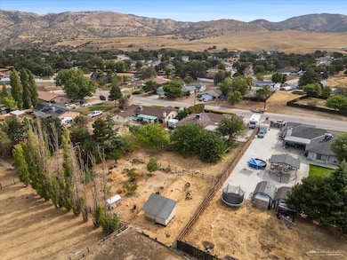 22611 Jerry Dr, Tehachapi, CA 93561 - photo 6