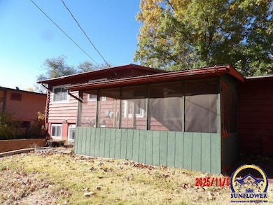 3400 SW Oakley Ave, Topeka, KS 66614 - photo 4
