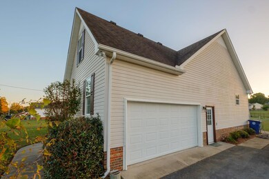 203 Graydon St, Shelbyville, TN 37160 - photo 3